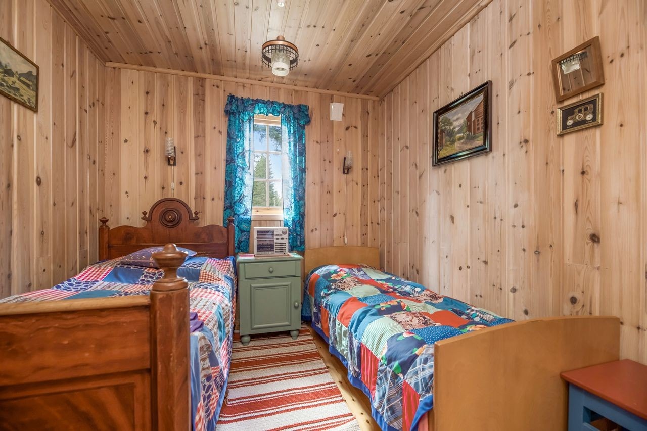 Ett av to soverom Galleribilde