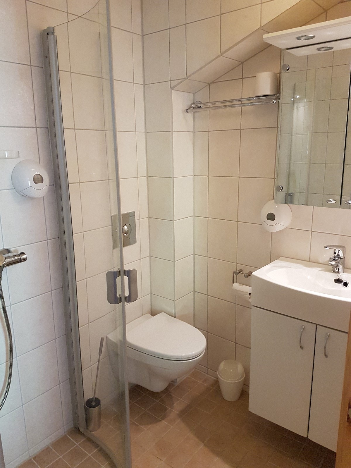 Eitt av dei 9 bada tilhøyrande soveromma i Gjestgiveriet Galleribilde