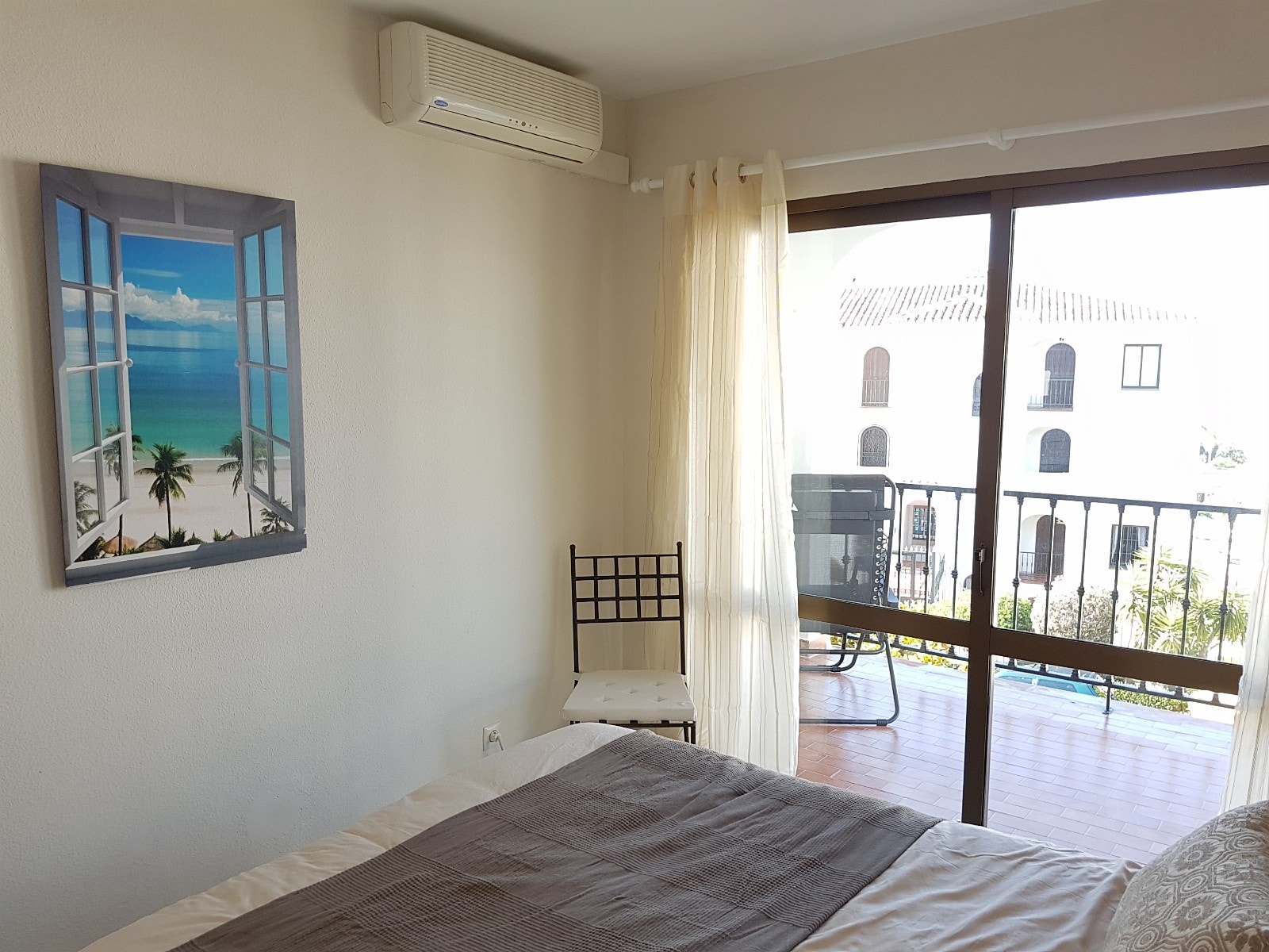 Soverom med utgang til balkong Galleribilde