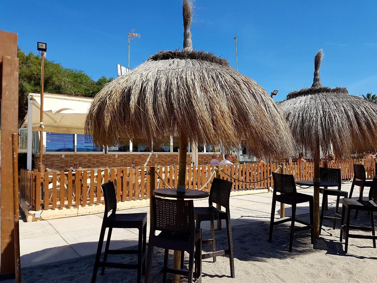 Servering på stranden Galleribilde