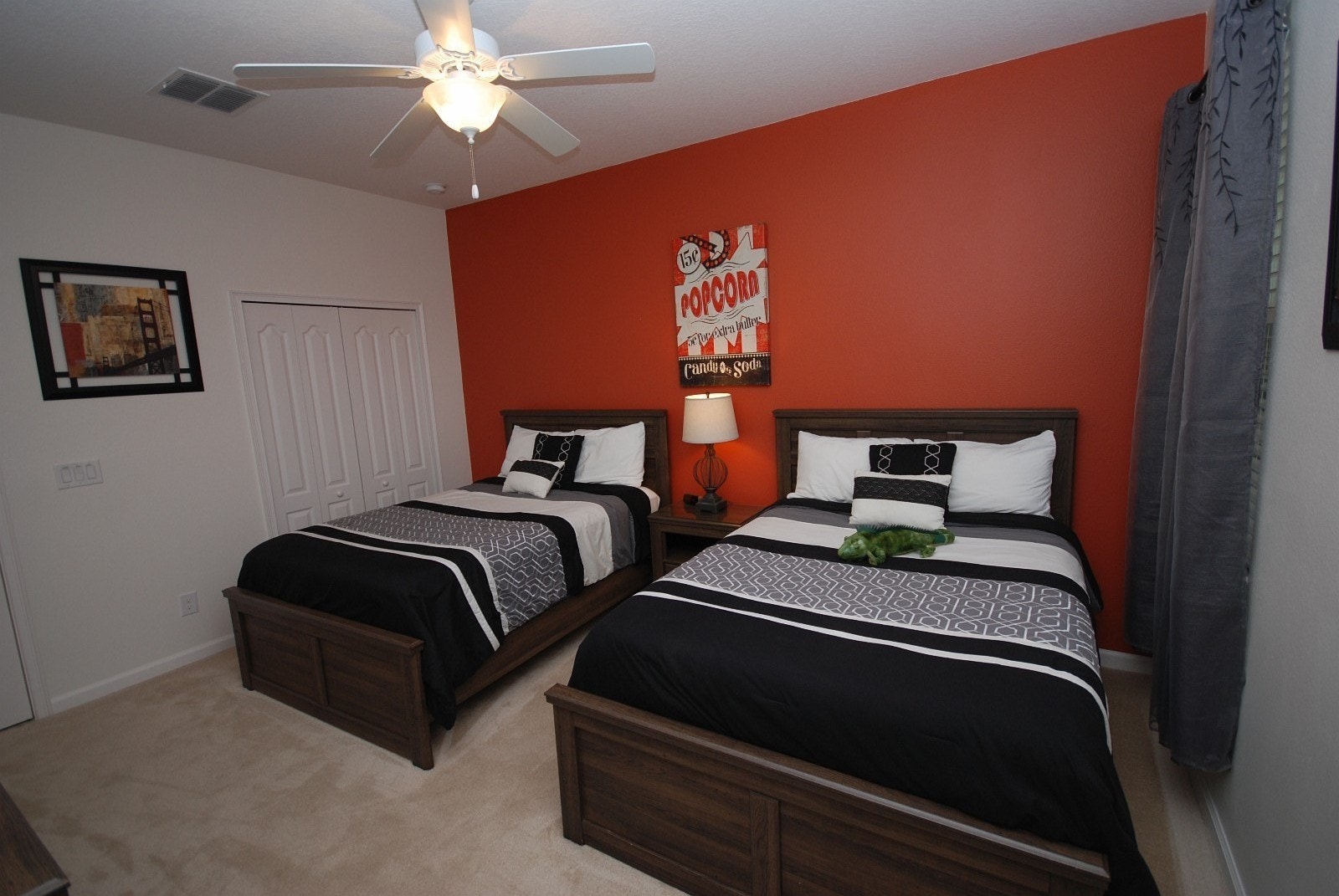 2 full senger på 130 cm(små dobbel senger) i 1.etg Galleribilde