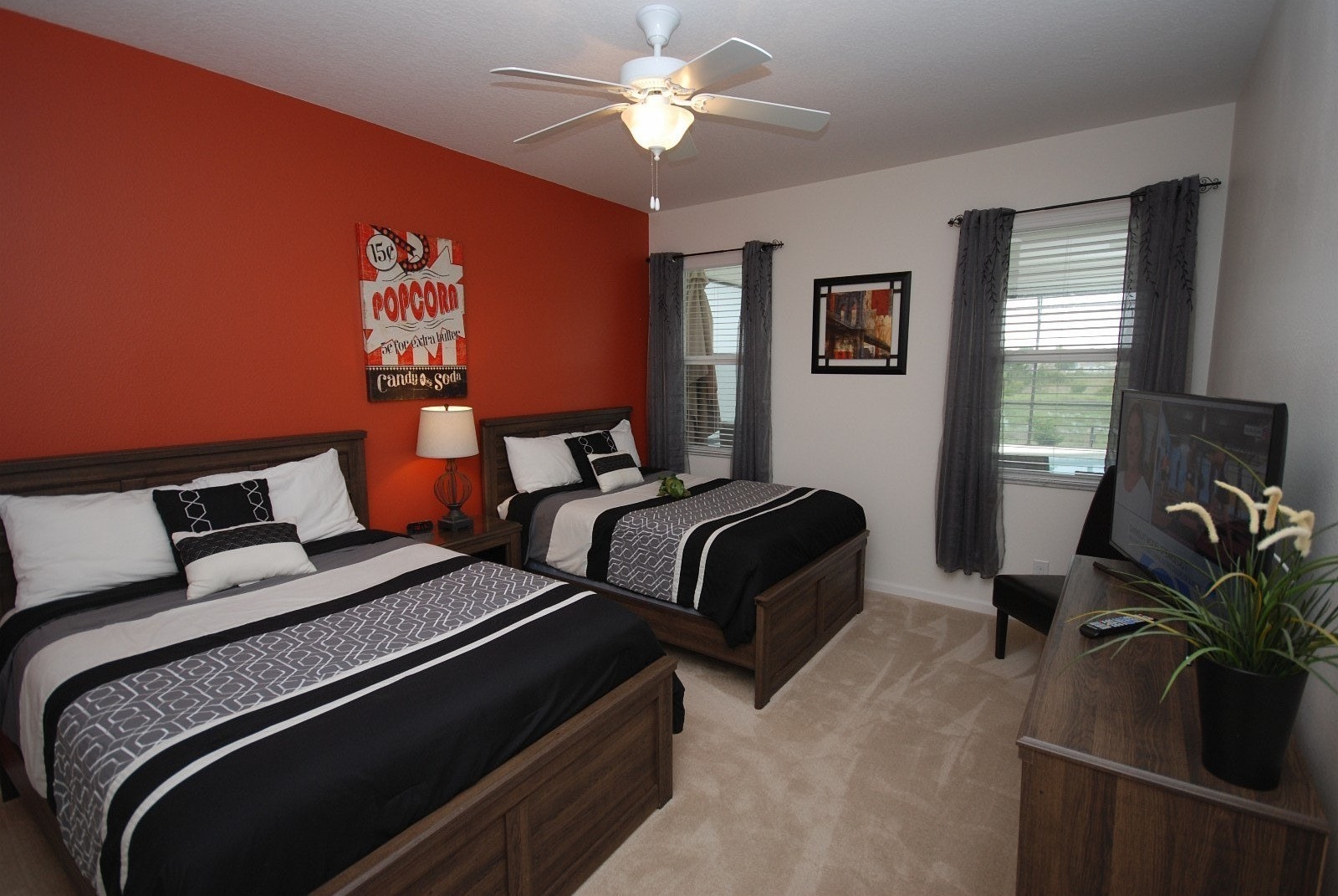 2 full senger på 130 cm(små dobbel senger) i 1.etg Galleribilde