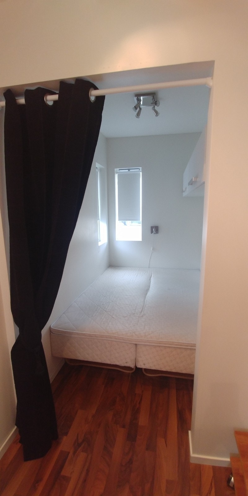 Sovealkove sett fra stua Galleribilde