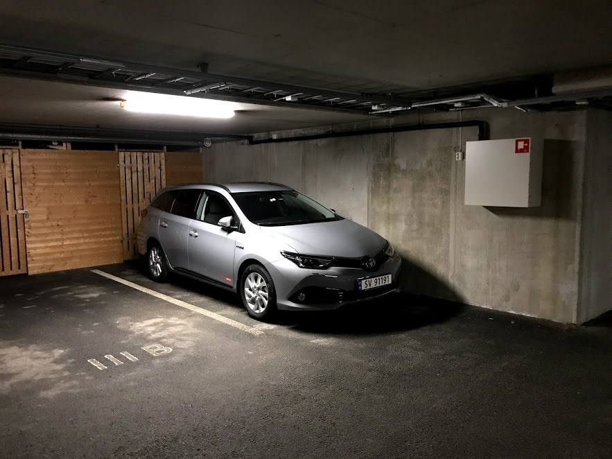 Garage with EV connection Galleribilde