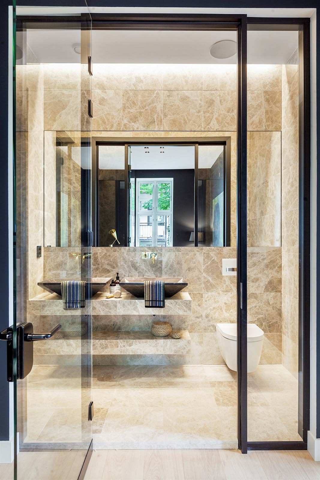 Baderom i lys natursten El Campillo 40x40 Galleribilde