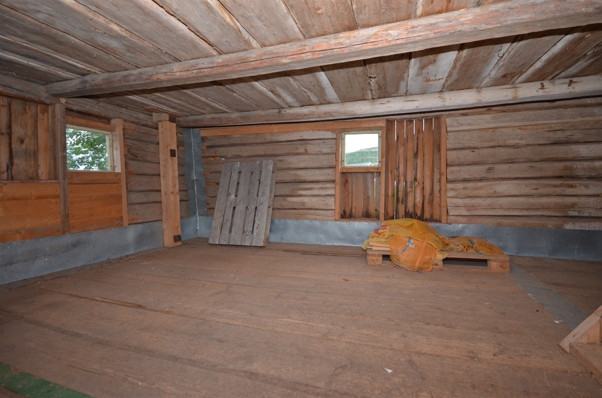 Innside tømmerhuset Galleribilde