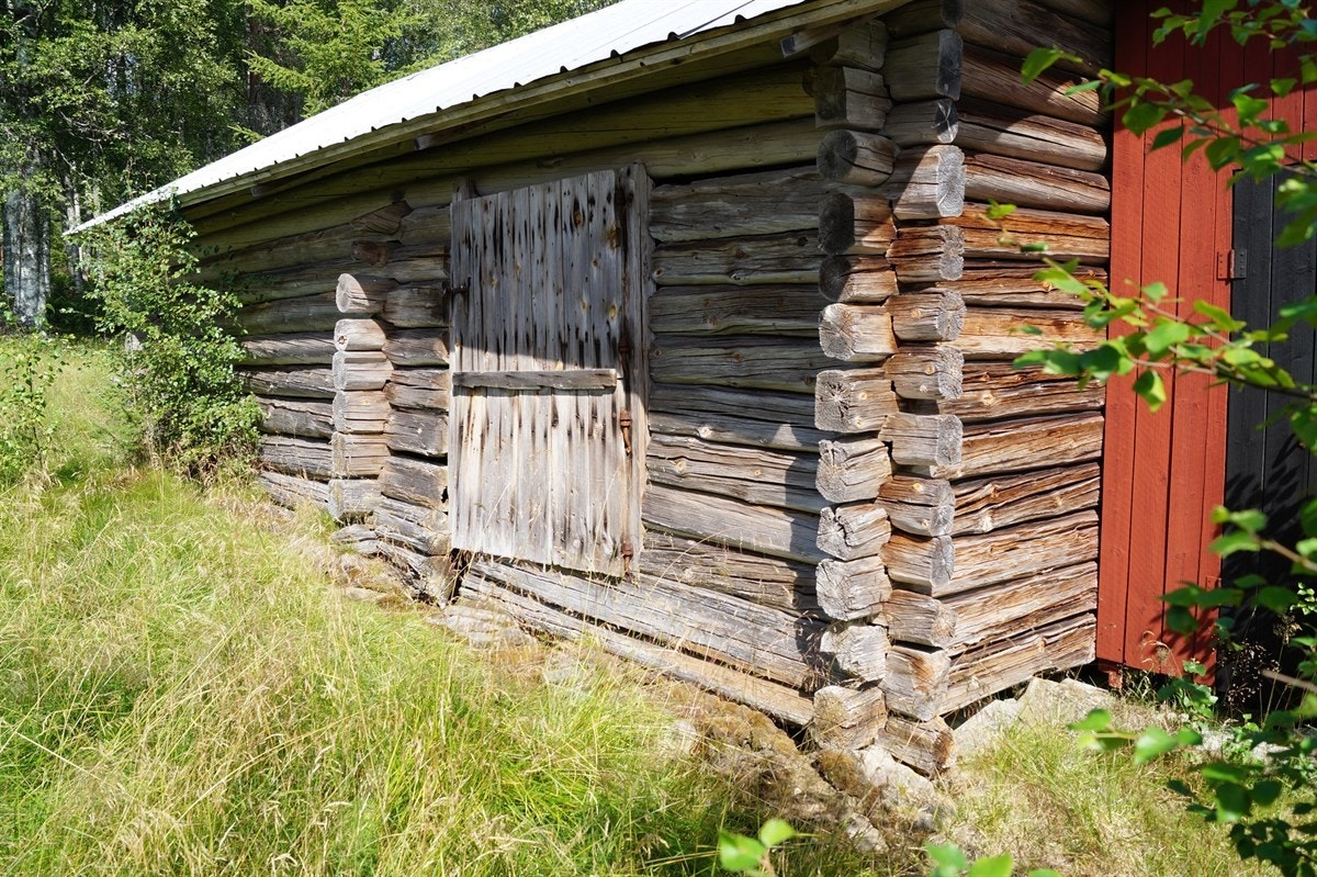 Løe og utedass Galleribilde