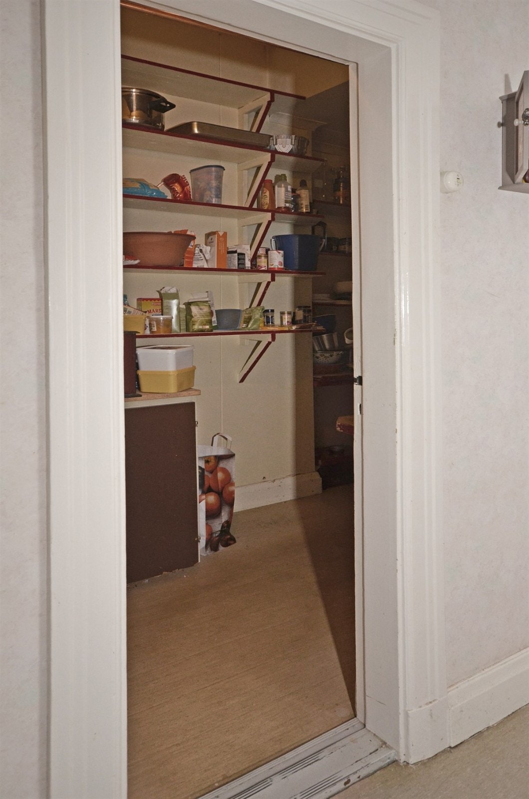 Spiskammers på kjøkken. Galleribilde