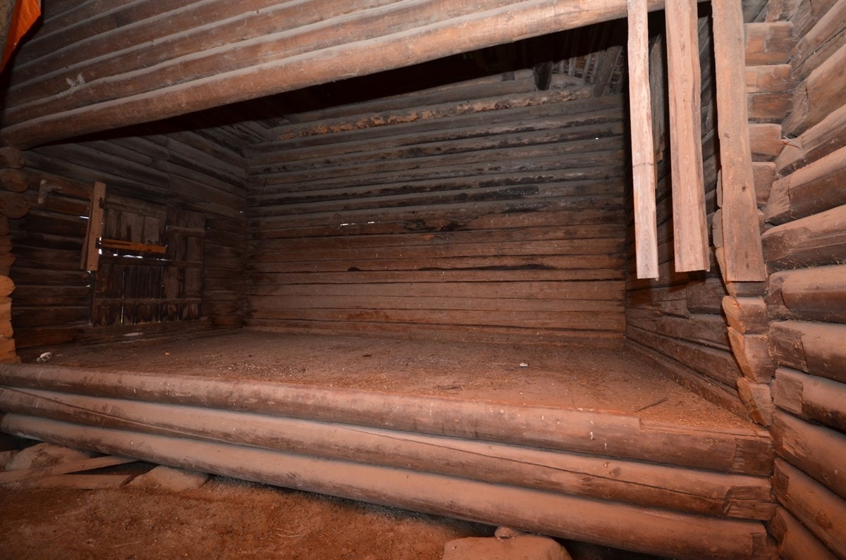 Innside løe. Kan brukes til bla. scene for skuespill, konserter mm. Galleribilde