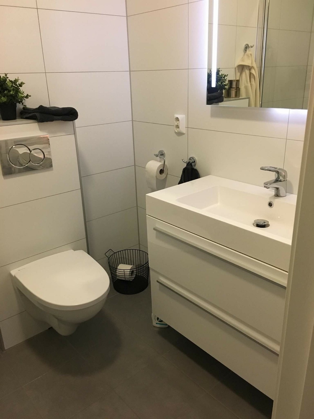 Bad, dusj, er, servant og opplegg til vaskemaskin og tørkemaskin Galleribilde