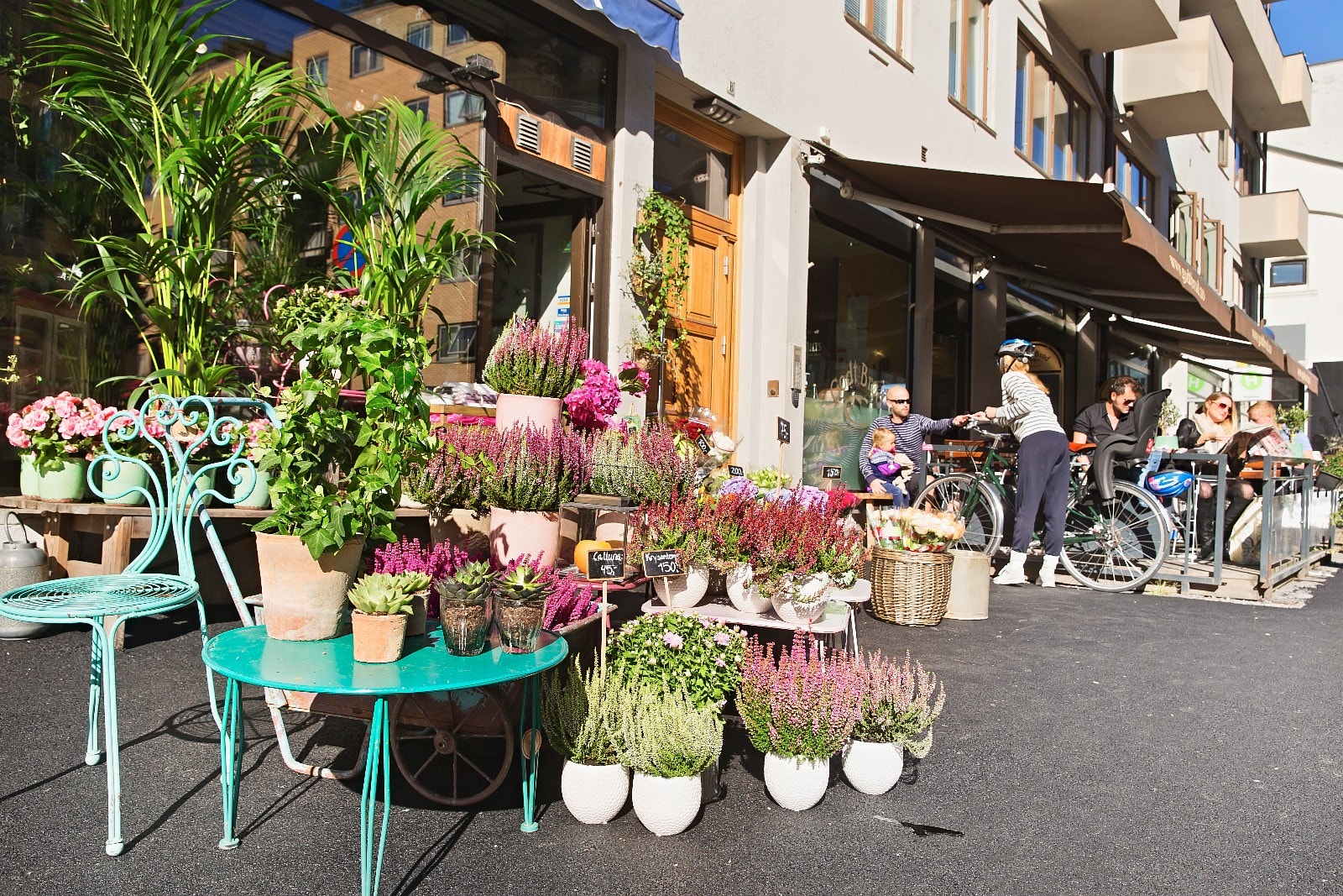 nærområde med bakeri, kafeer, dagligvare m.m. Galleribilde