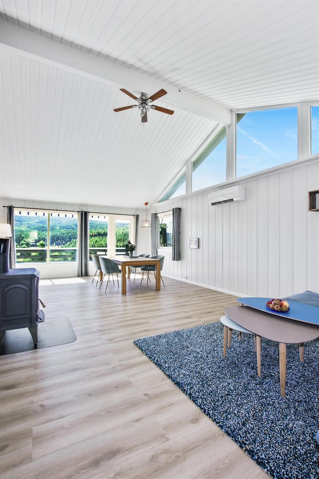 Himling og vegger i lyse farger proffmalt i 2016 Galleribilde