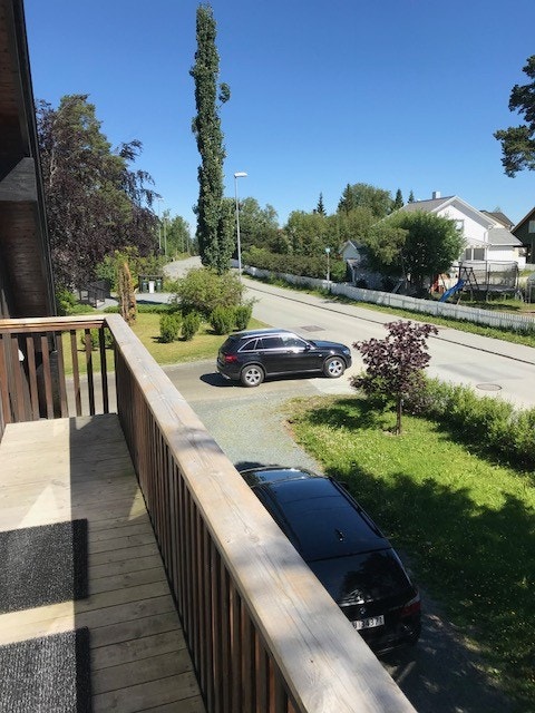 Busstopp mot sentrum (30 meter). Galleribilde