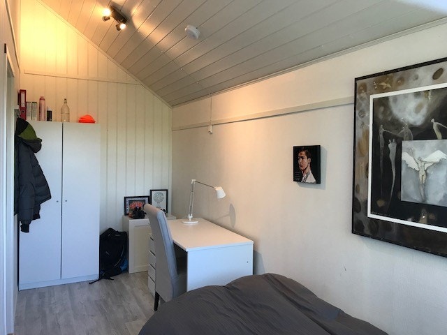 Hybel nr 1 -LEDIG Galleribilde