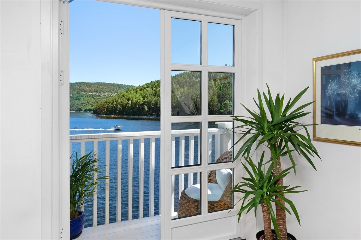 Fra loftstuen er det utgang til en balkong på ca. 2,5 kvm. Galleribilde