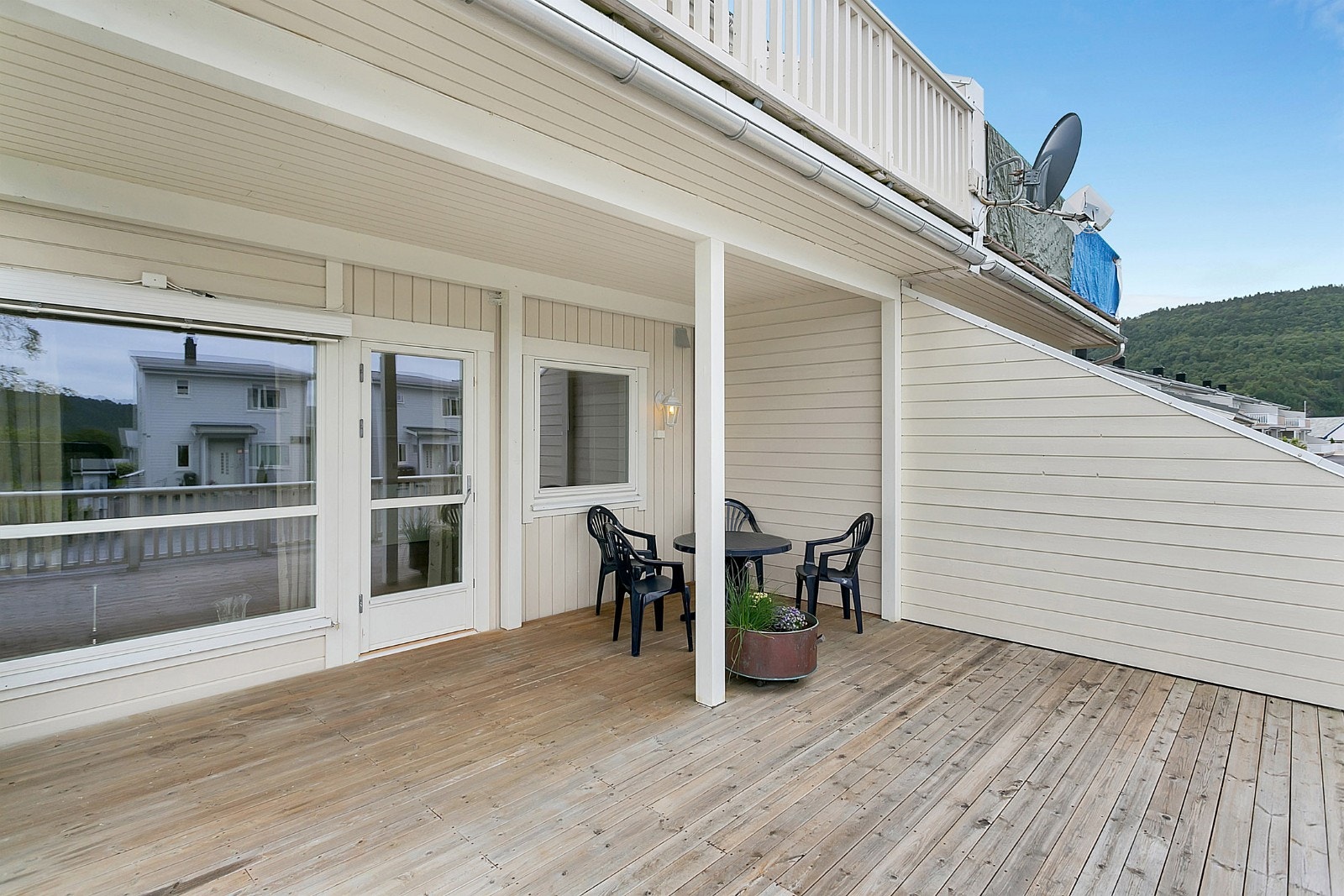 Solrik terrasse på ca 25 kvm Galleribilde