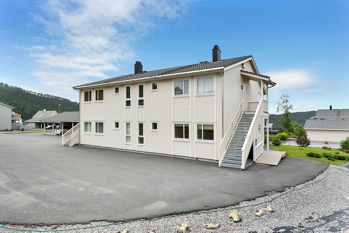 Asfaltert og opparbeidet uteområde Galleribilde