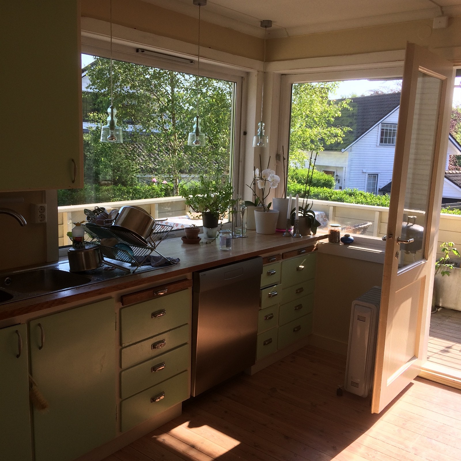 Utgang til veranda fra kjøkken Galleribilde