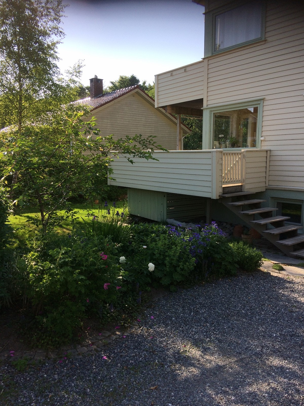 Stor veranda med utgang til hage Galleribilde