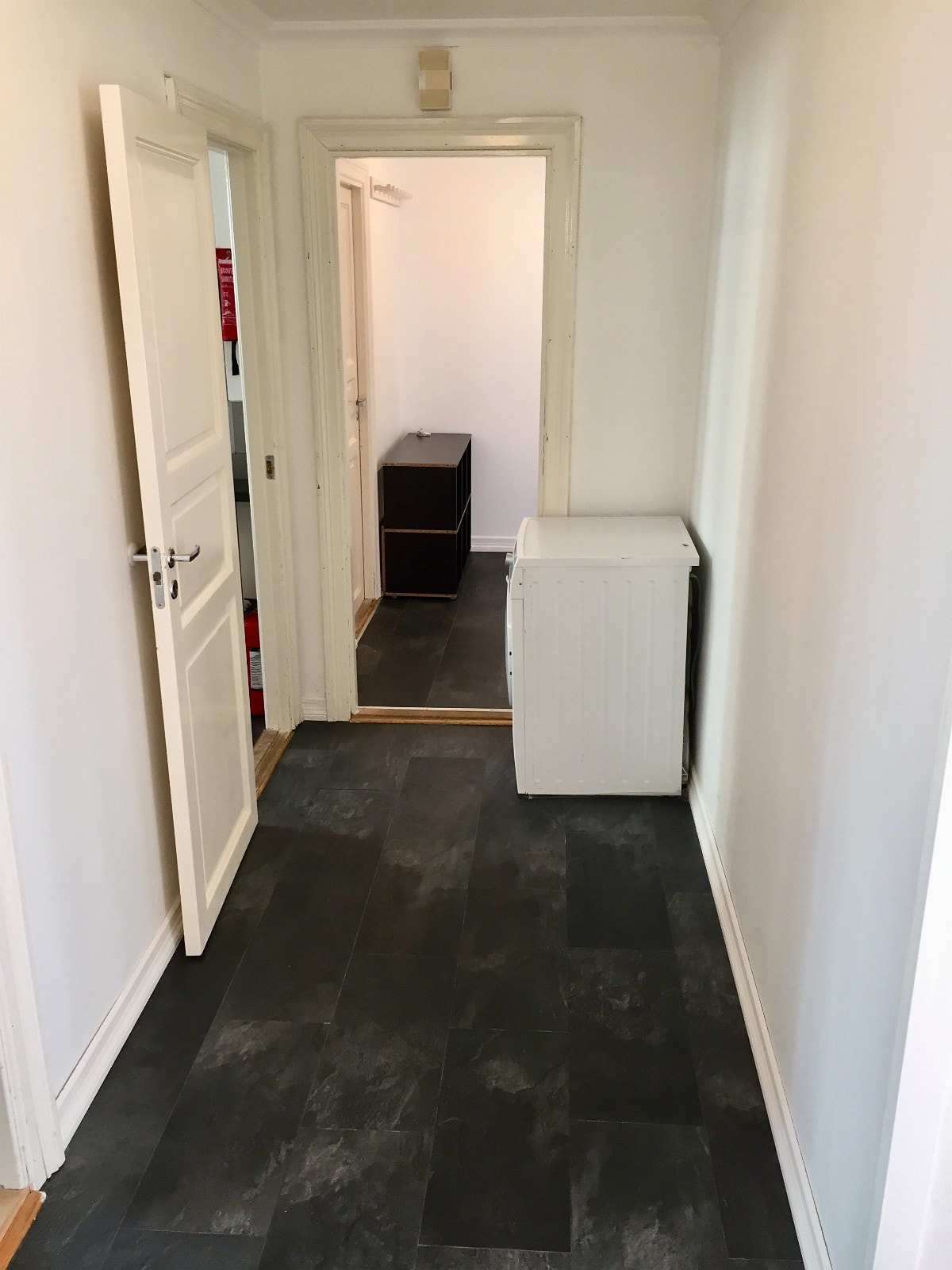 hallway with dryer Galleribilde