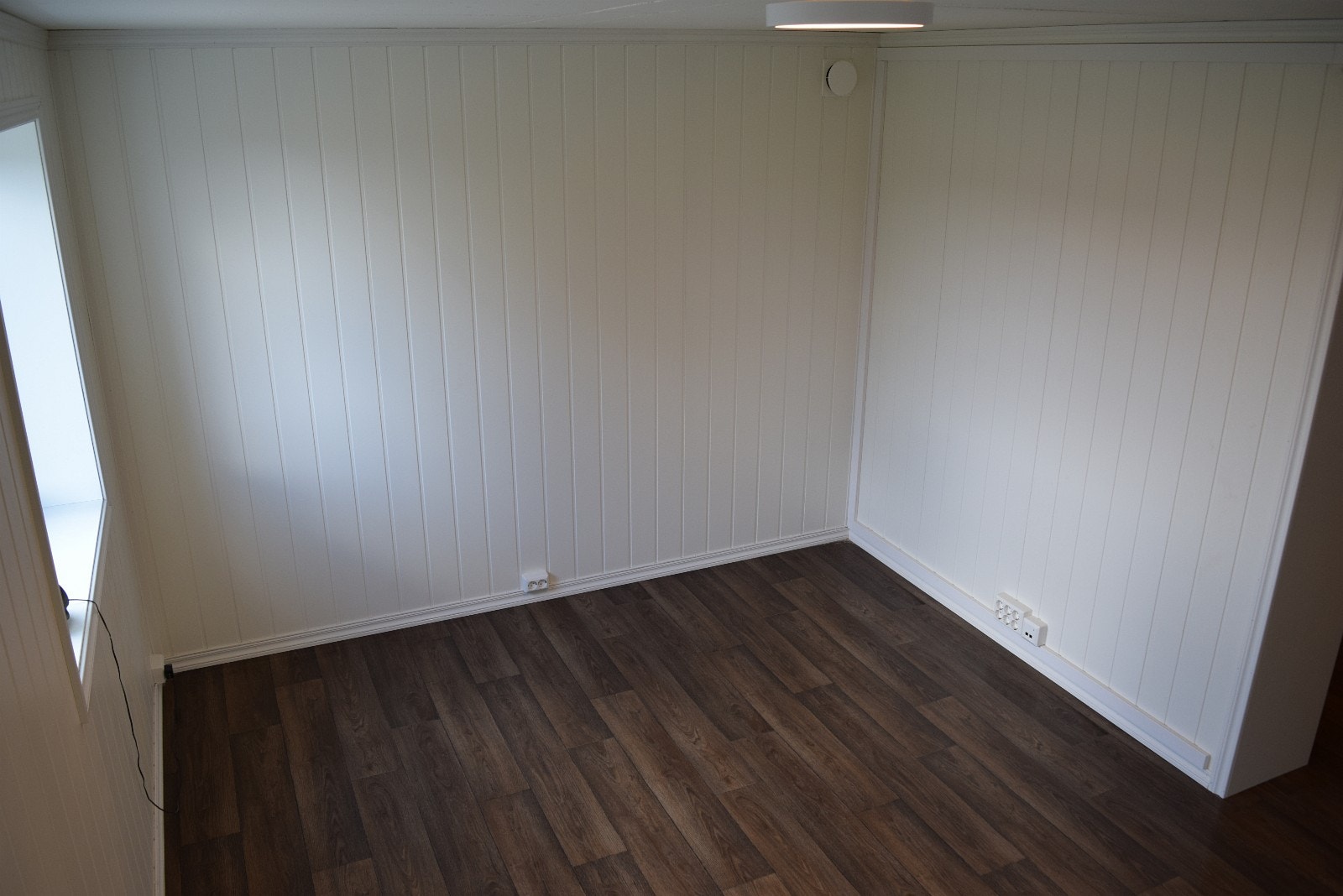 Stue med opplegg for Bredbånd/Fiber Galleribilde