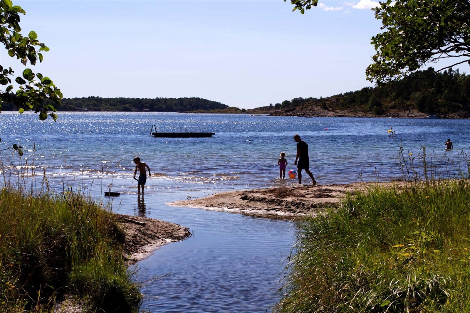 Grefstadviga badestrand i kort gangavstand fra eiendommen. Galleribilde