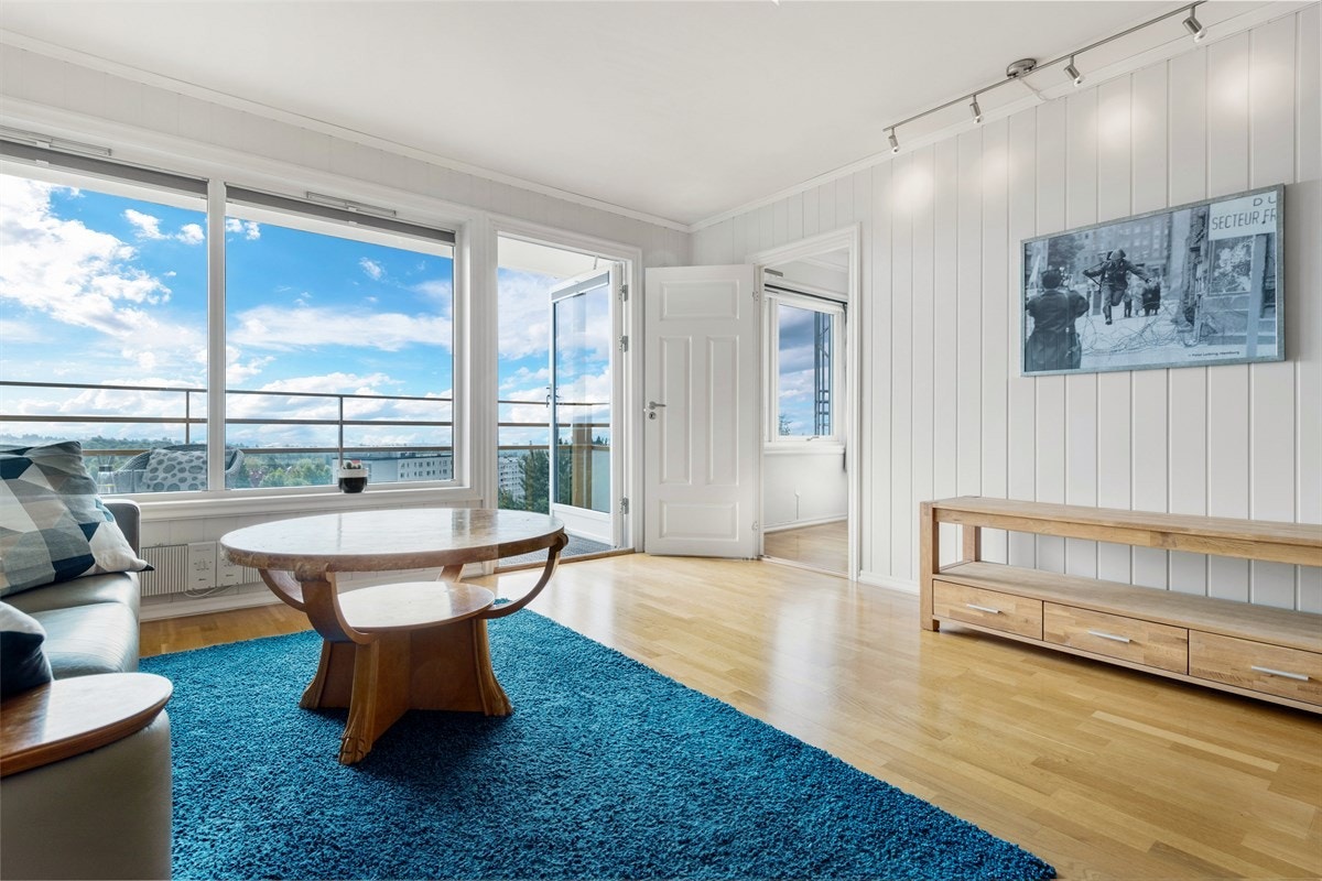 Velkommen til Hovseterveien 98, presentert av Vegar Giæver og Eie avd. Røa Galleribilde