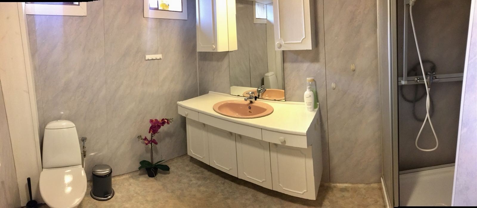 Bad U-etg (to bad i denne leiligheten) Galleribilde