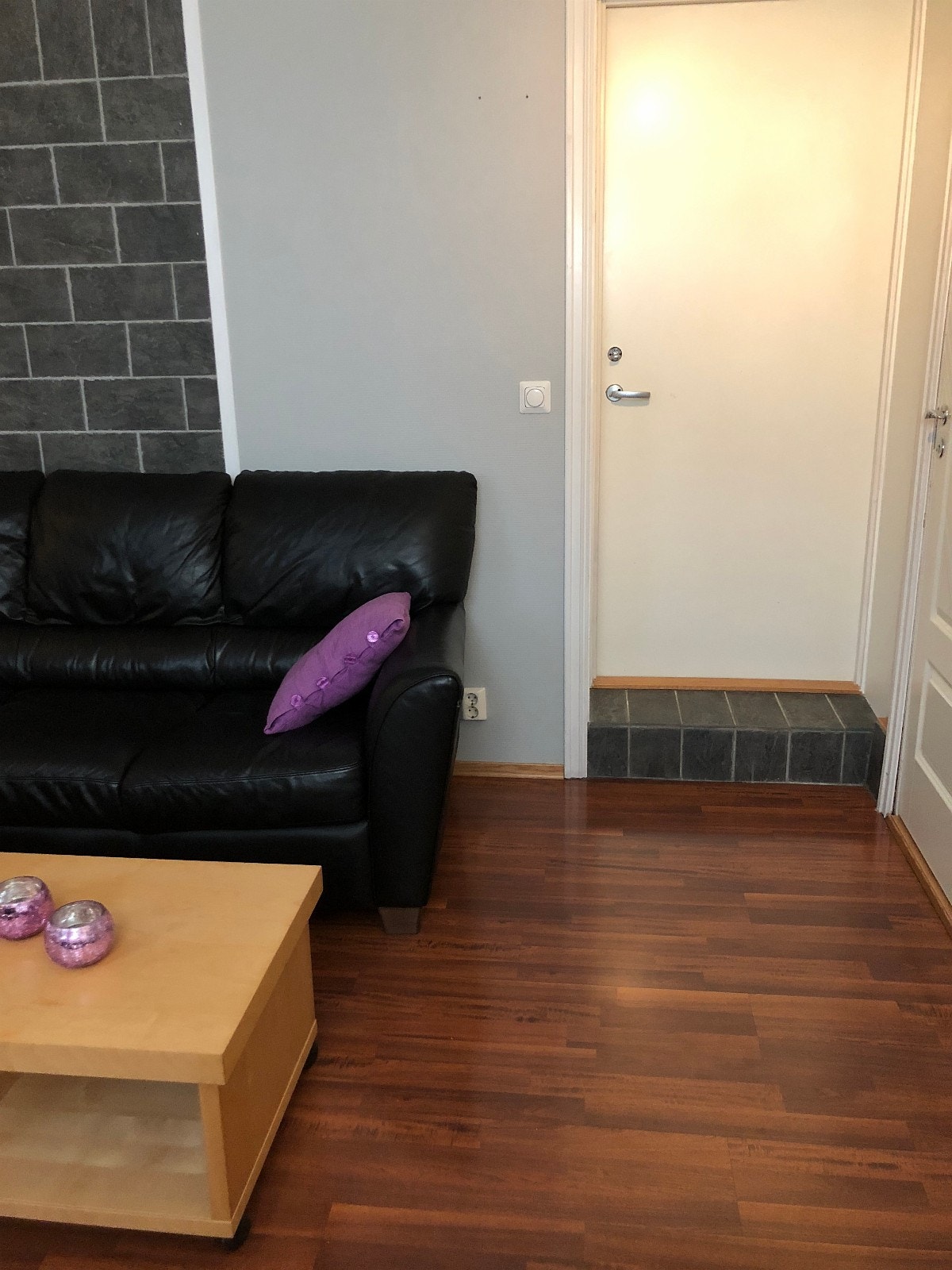 Kjellerstue med egen utgang Galleribilde