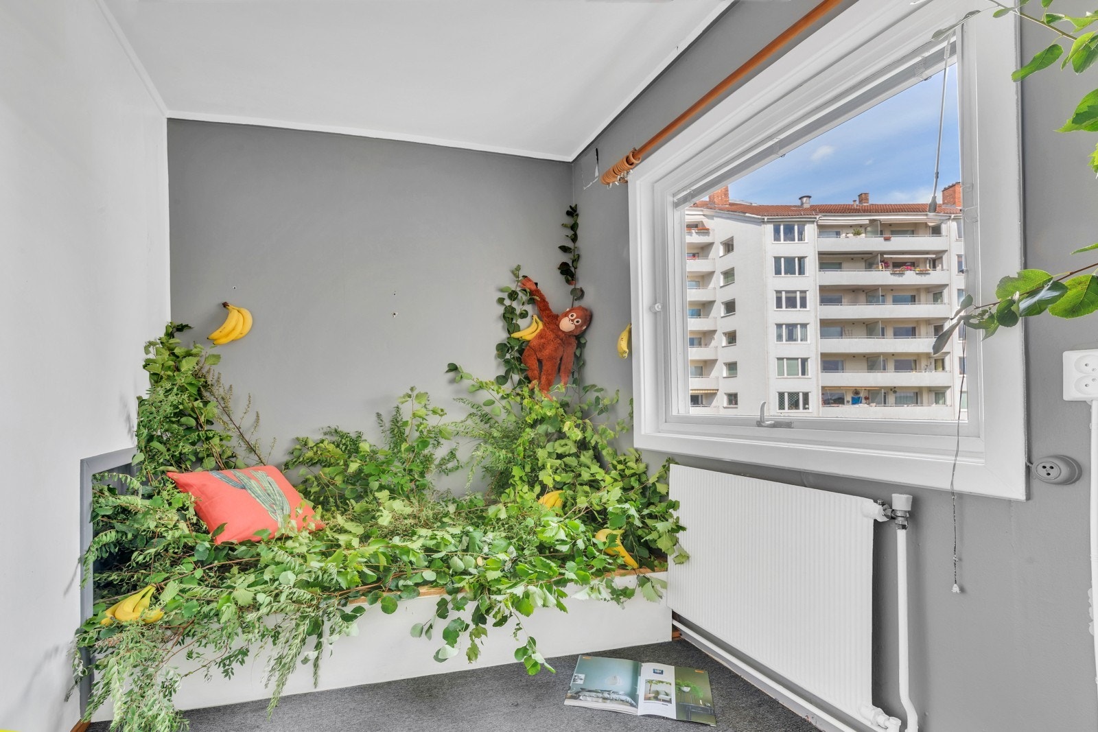 Rektangulær form på soverommet gir en praktisk utnyttelse av plassen. Galleribilde