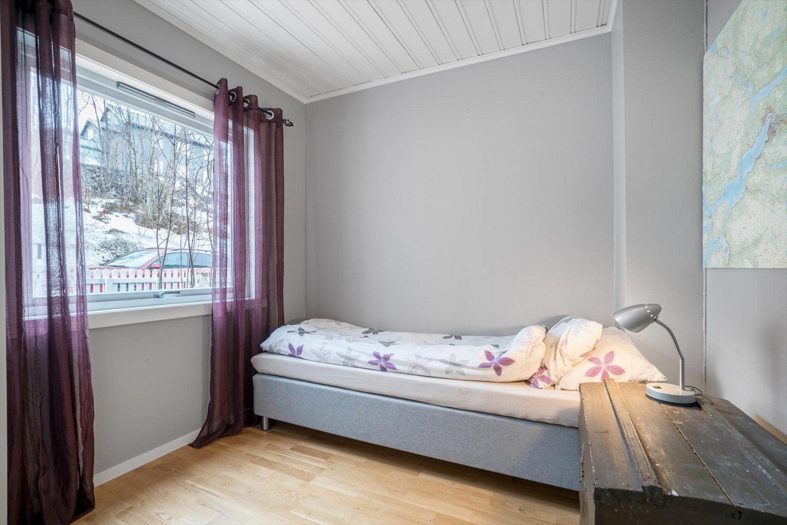 Det er tre soverom i hoved boligen - dette er det andre av de Galleribilde