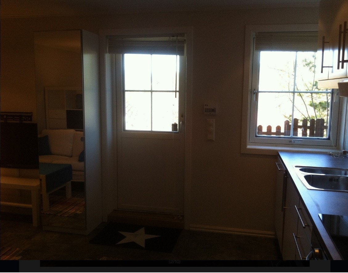 Inngangsdør med garderobeskap for sko og yttertøy Galleribilde