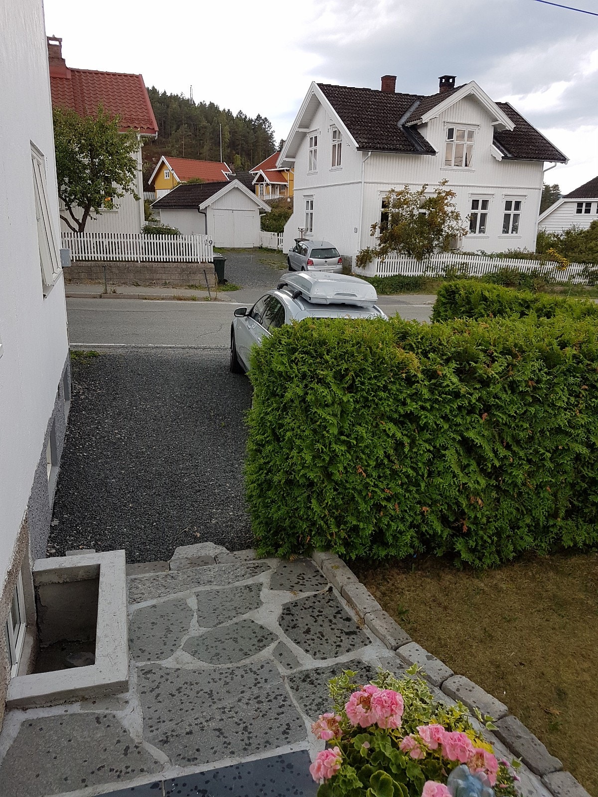 Parkering (to biler) Galleribilde