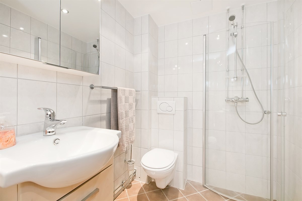 Pent flislagt bad pusset opp i regi av borettslaget 08/09 Galleribilde