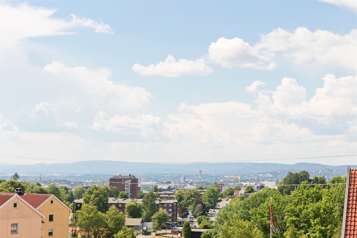 Fra balkongen har man en flott utsikt mot Oslo sentrum Galleribilde