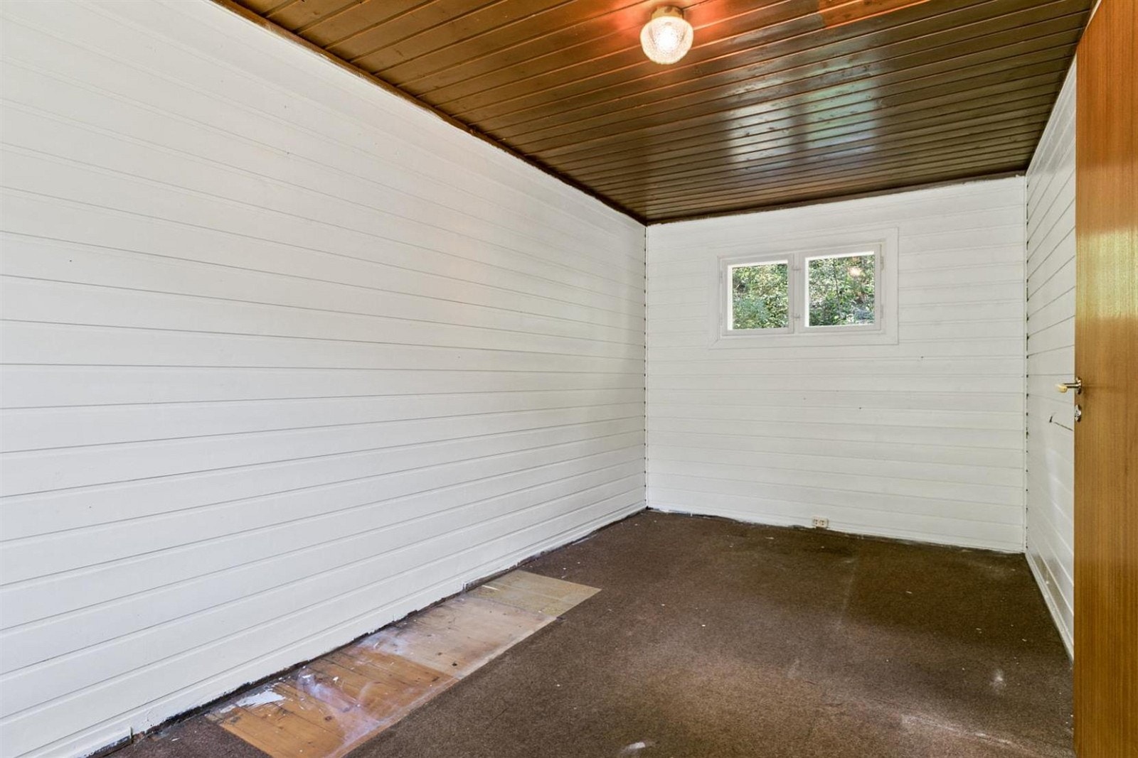 Boligen har ett soverom i hovedetasjen. Galleribilde