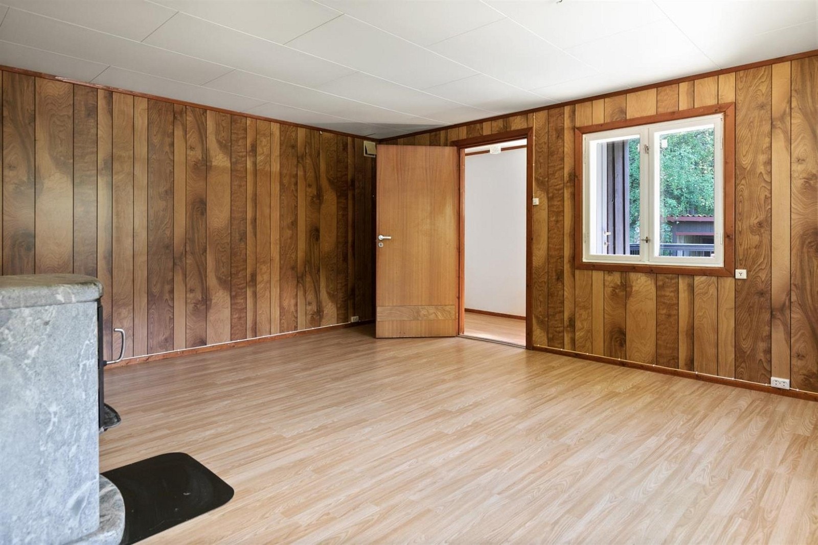 Den praktiske stuen har mange møbleringsmuligheter. Galleribilde