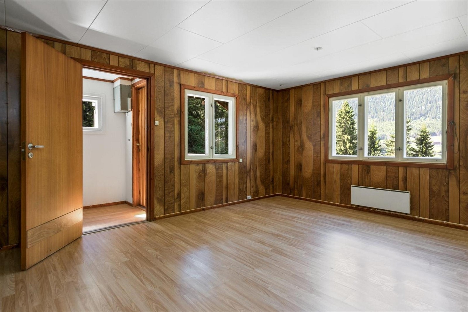 Stuen har utsikt mot Lågen Galleribilde