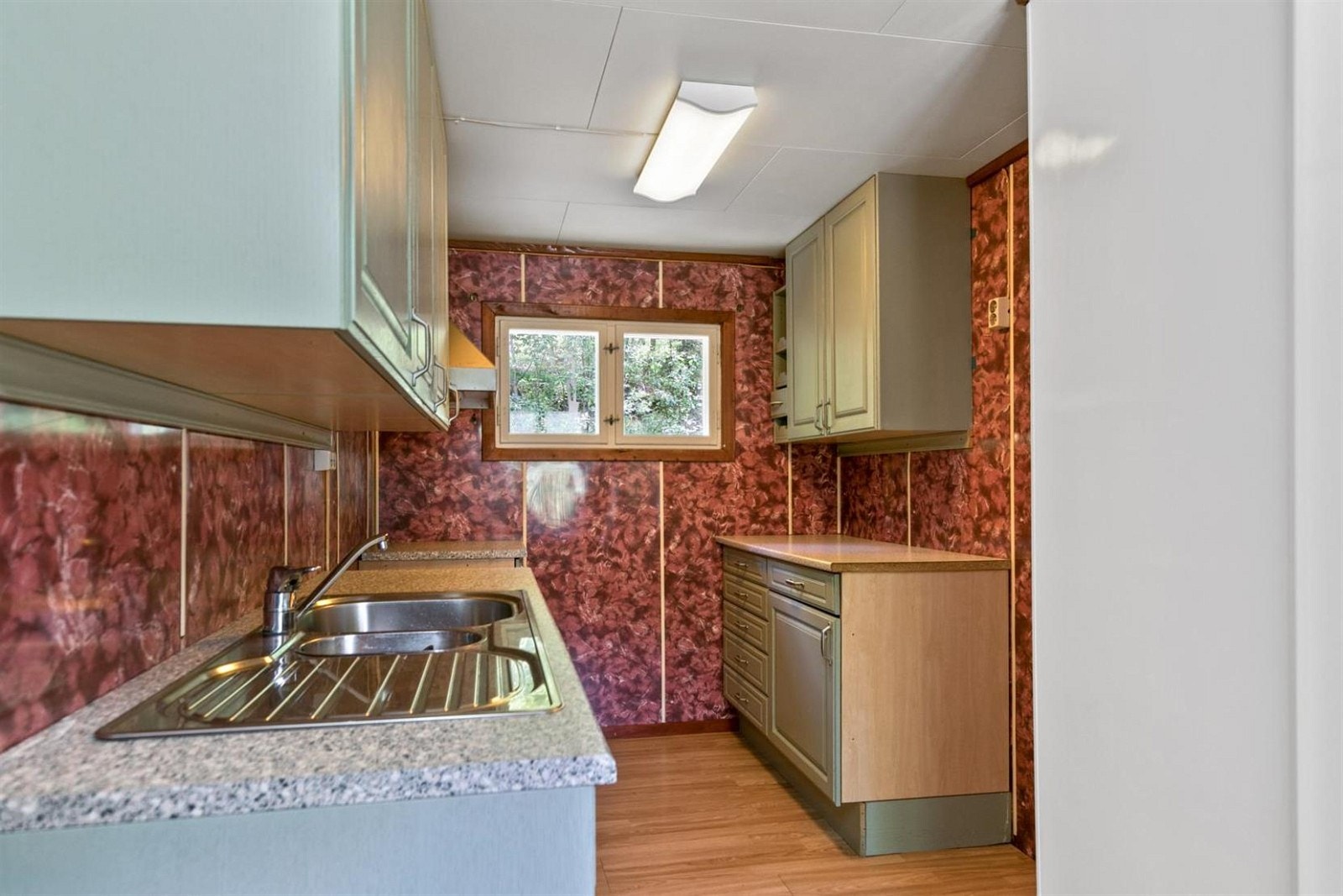 Kjøkkeninnredning er av nyere dato Galleribilde