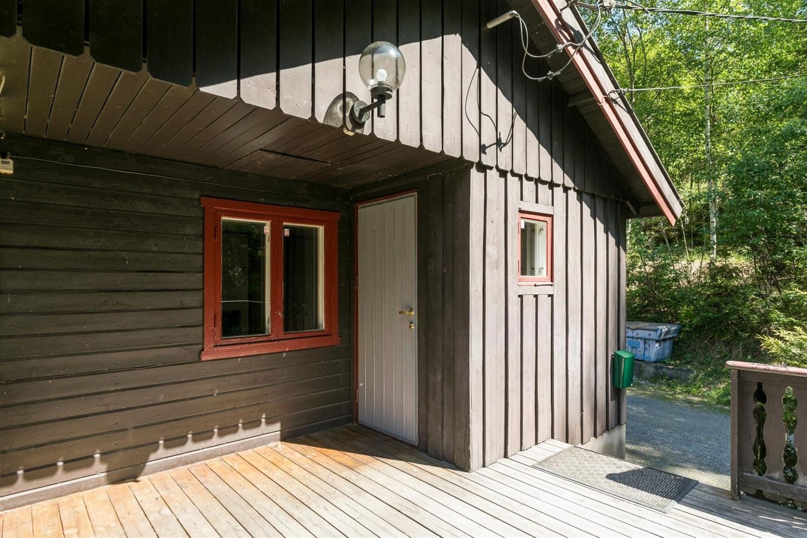 Inngangsparti i forbindelse med terrasseplatting. Galleribilde