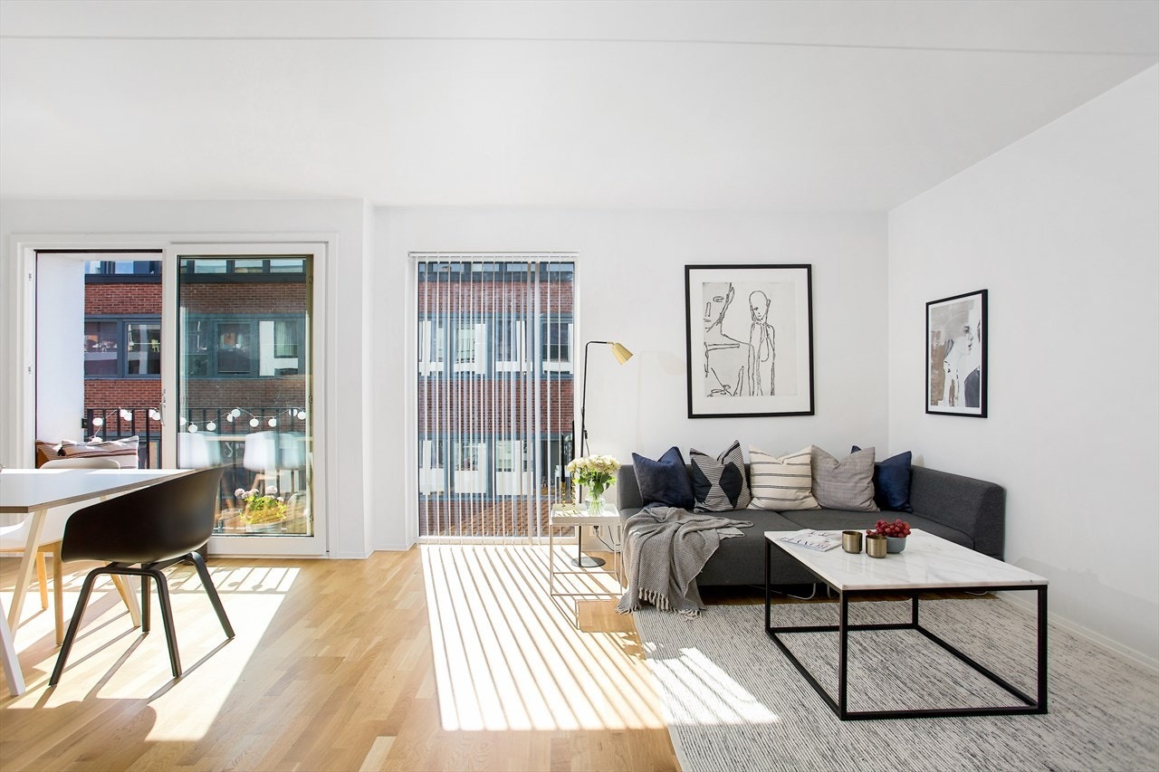 Velkommen til Malmøgata 9! En attraktiv roms selveier bygget i 2014 med moderne standard, heis, fransk balkong og tilgang til felles takterrasse Galleribilde