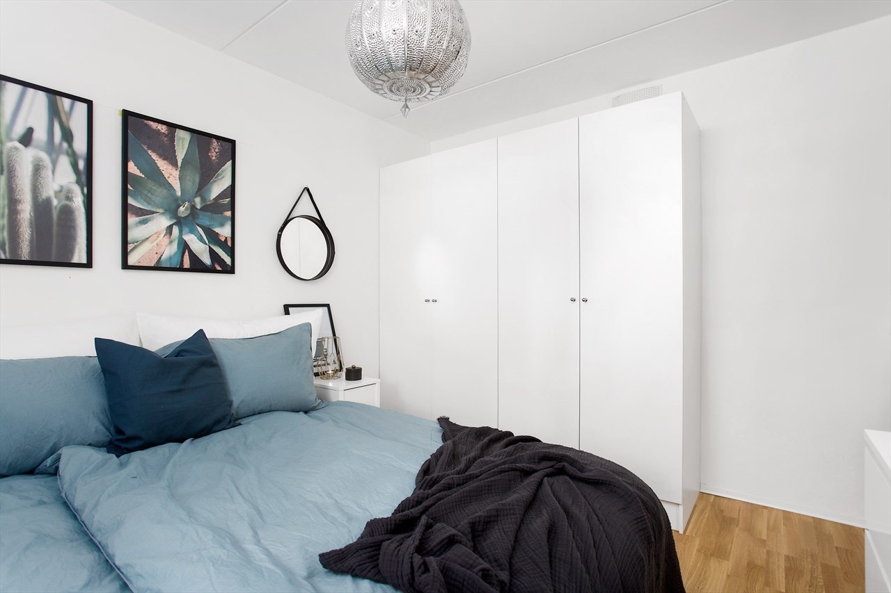 God plass til garderobe på soverommet. Galleribilde