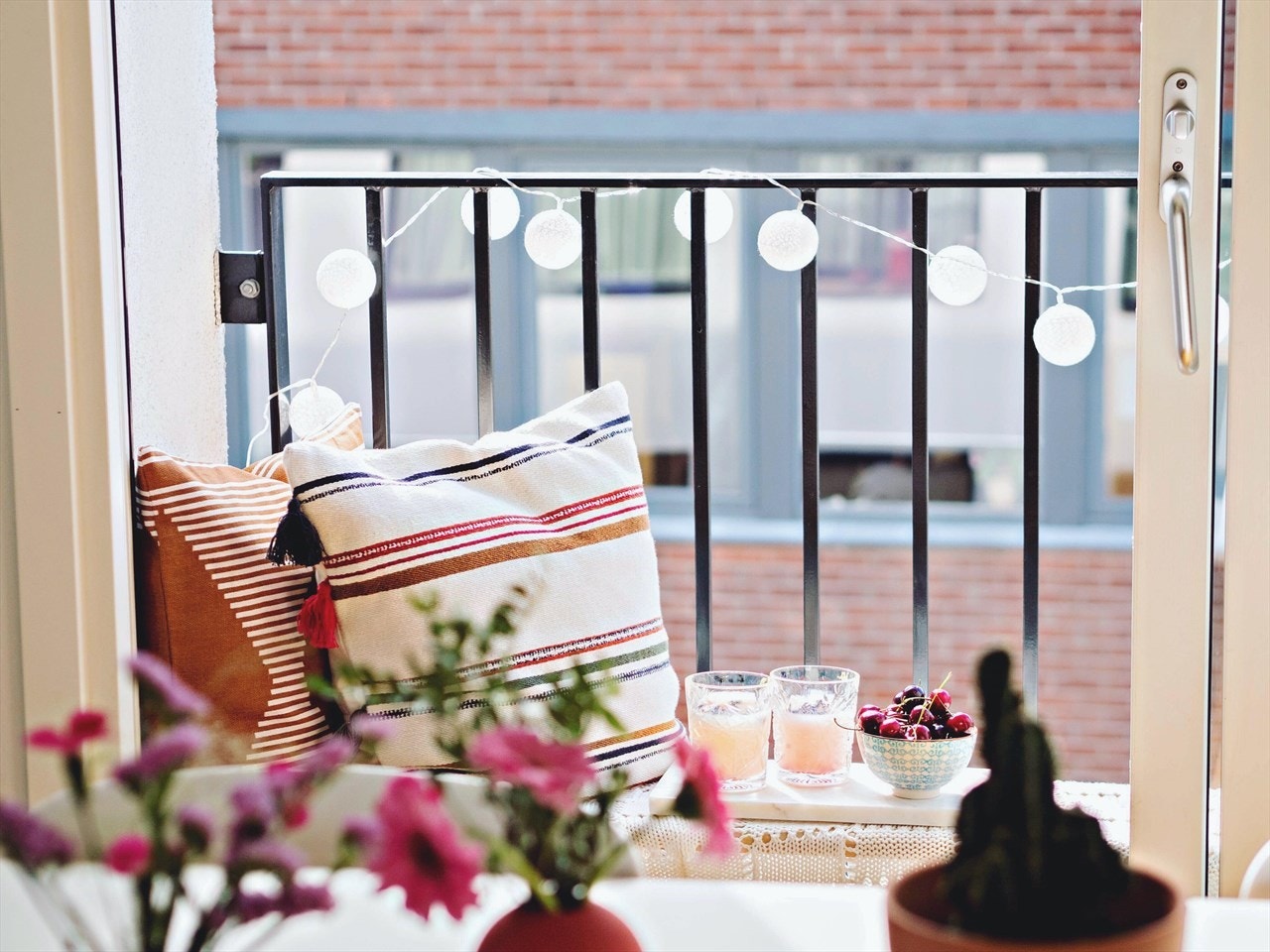 Spisestue detalj. Galleribilde