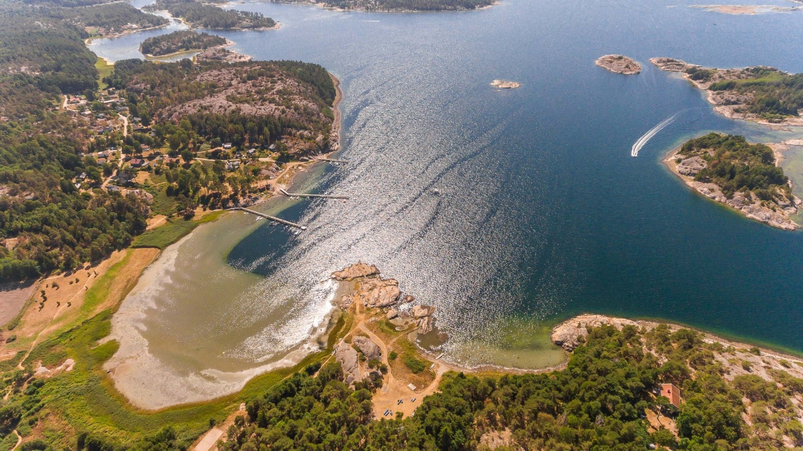 Fantastiskt vackra salta bad på Pannberget i Kragenäs, ca 10 min bilväg från fastigheten Galleribilde