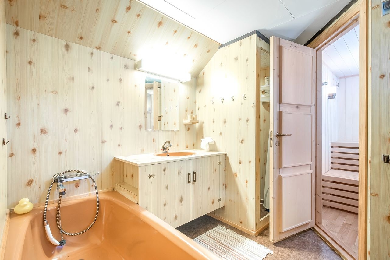 Bad tilknyttet badstue i kjeller Galleribilde