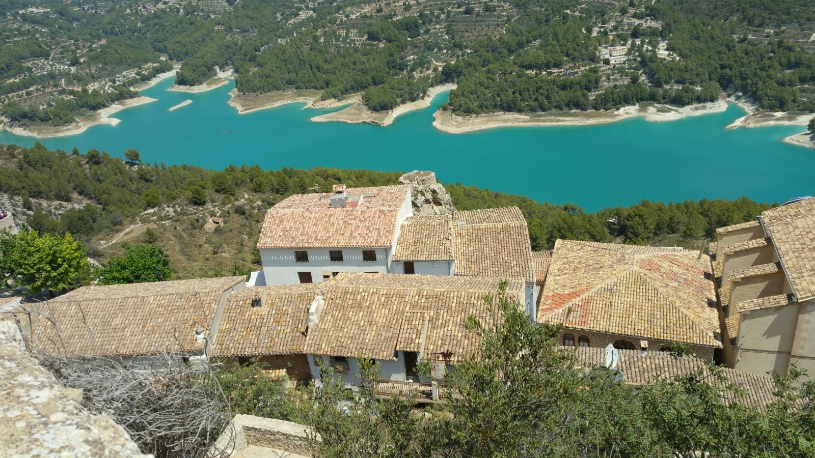 Fjell-landsbyen Guadalest sommeren 2018, halv times biltur fra Albir. Galleribilde