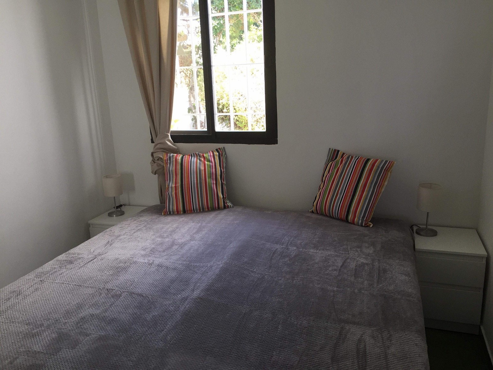 Soverom 3 nede (med gjennomgang til soverom 2). Galleribilde