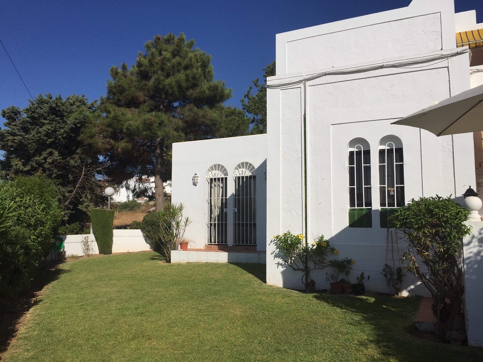 Stor plen rundt huset Galleribilde