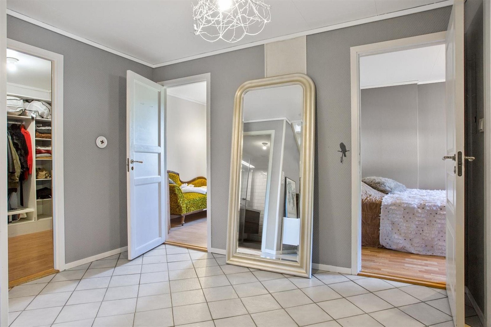 Gang nede Galleribilde