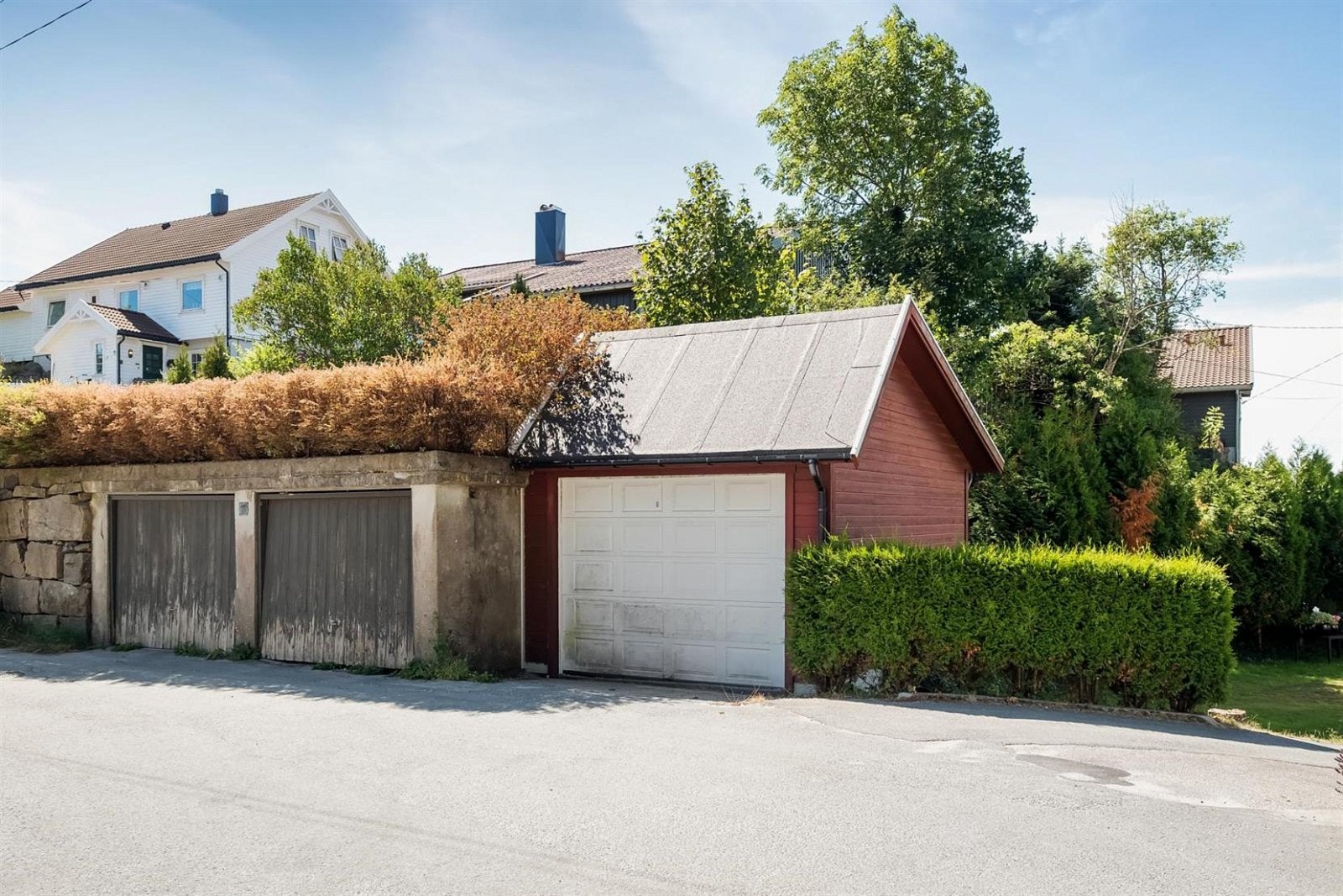 Garasje nr. 2 med beliggenhet ca 100 m fra boligen. Galleribilde